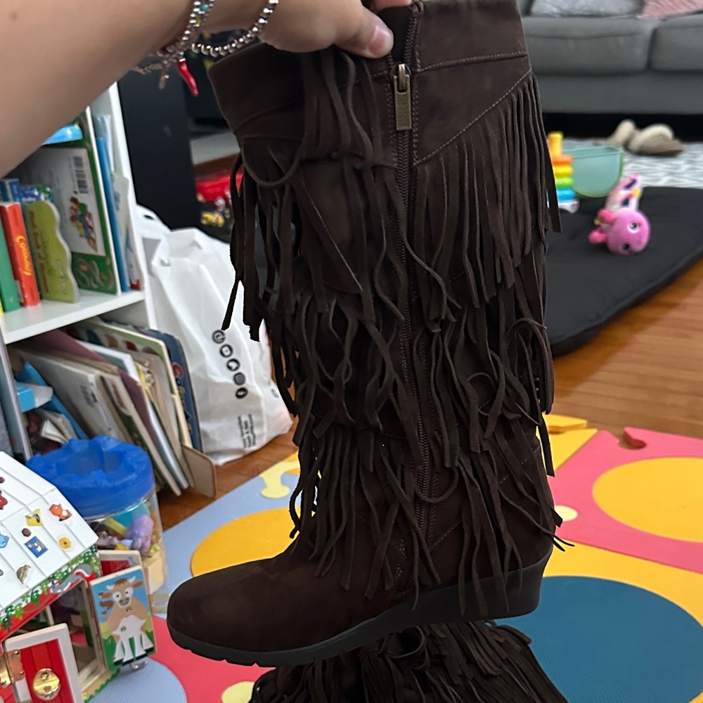 Reaction Kenneth Cole Dark Brown Fringe Heeled Boots - Picture 8 of 10